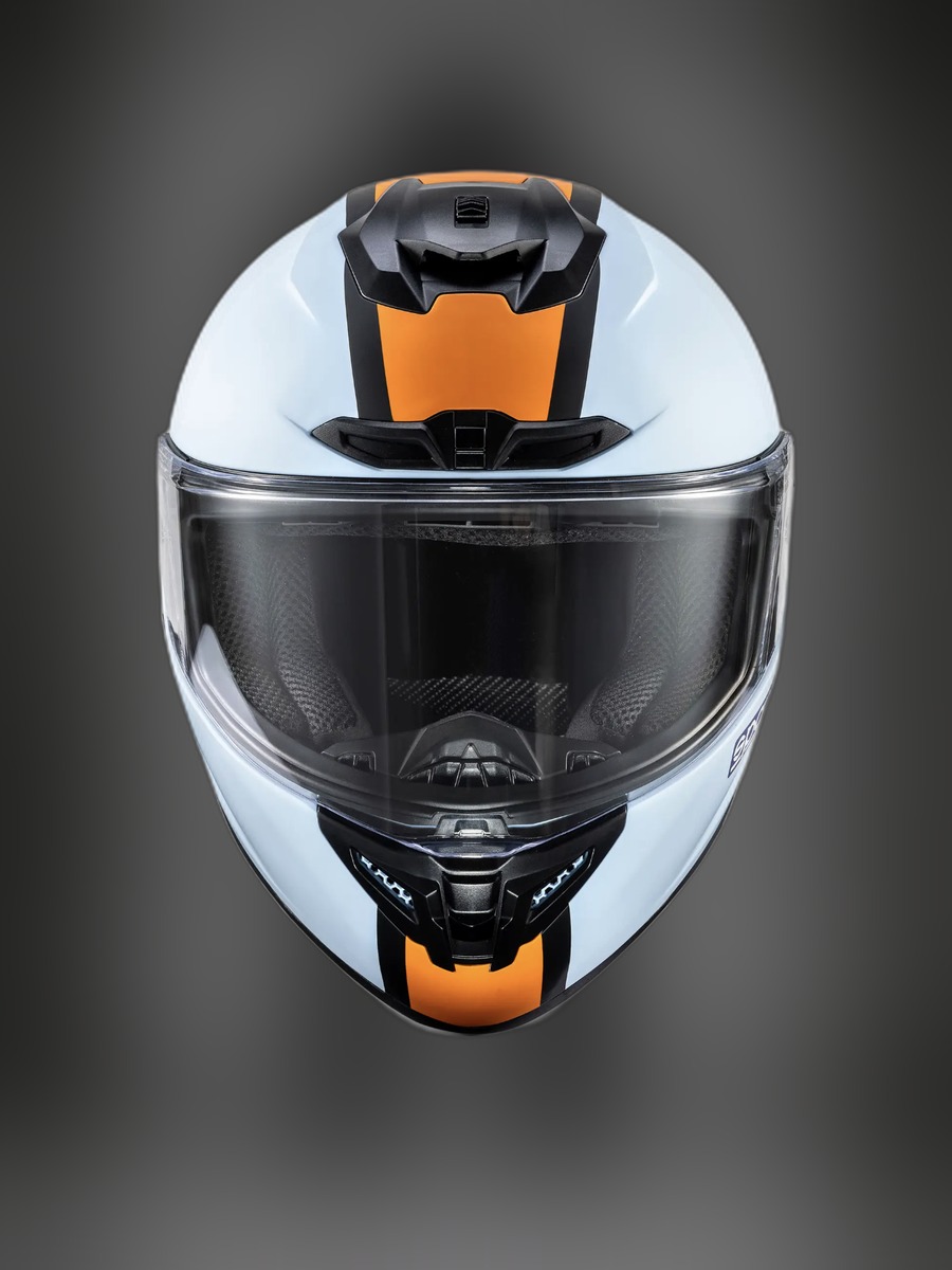 Casco de Victor Neira, vista frontal